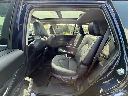 Used 2025 Toyota Grand Highlander AWD image 3