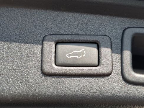 Used 2017 Subaru Forester 2.5i Limited image 10