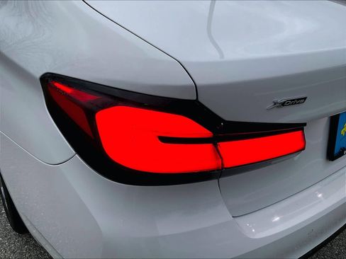 Used 2023 BMW 530i xDrive w/ Premium Package image 32