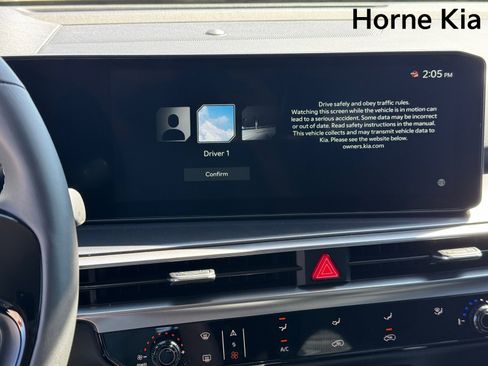 New 2026 Kia Sorento LX FWD image 15