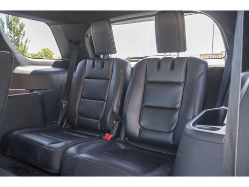 Used 2018 Ford Explorer XLT w/ Equipment Group 202A AWD/4WD image 15