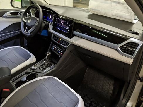 New 2026 Volkswagen Taos SE image 21
