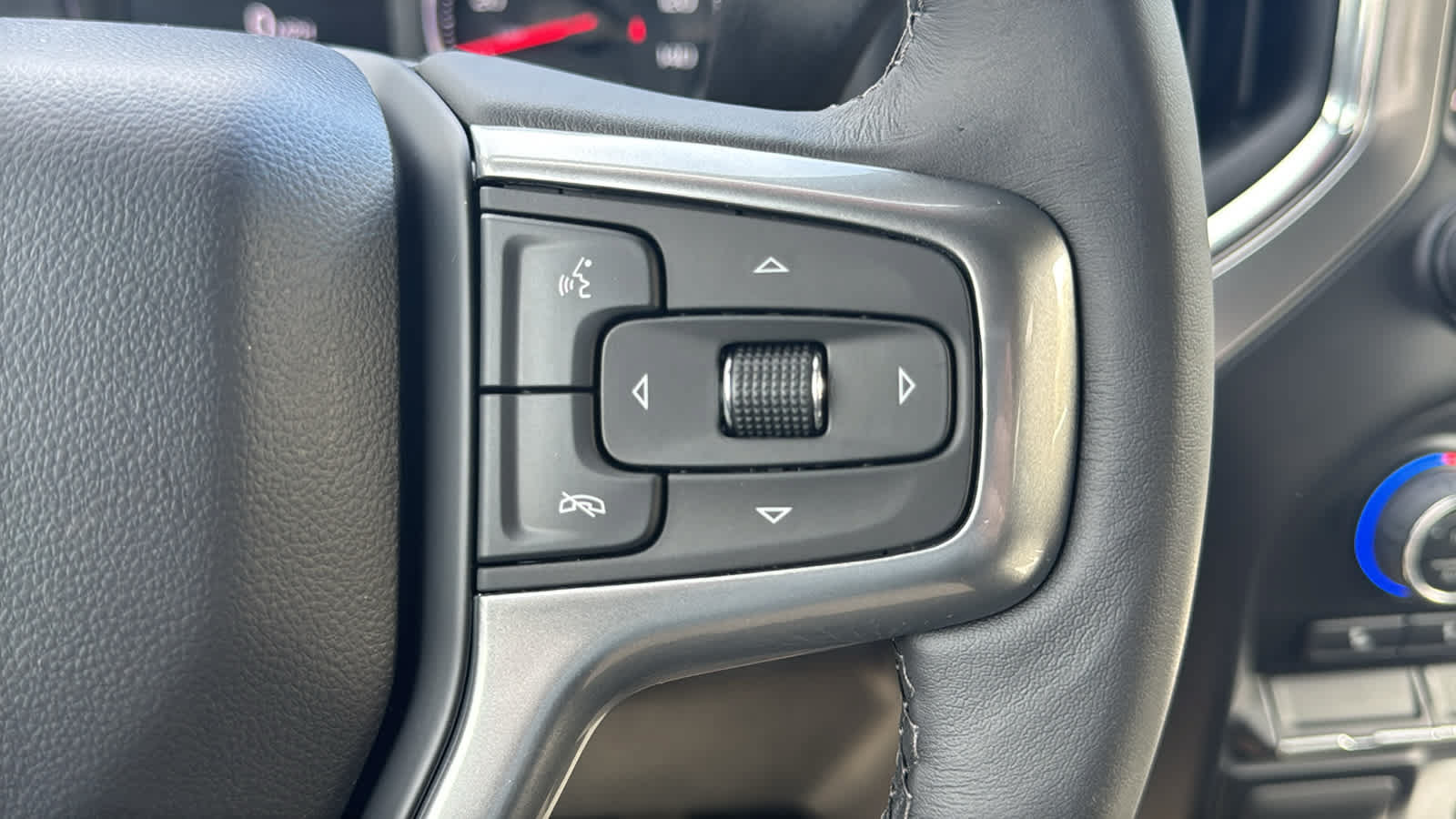 Used 2022 Chevrolet Silverado 1500 LT AWD/4WD image 12