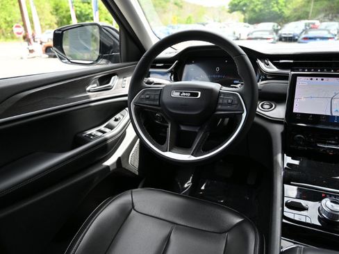 Used 2023 Jeep Grand Cherokee 4WD 4xe image 16