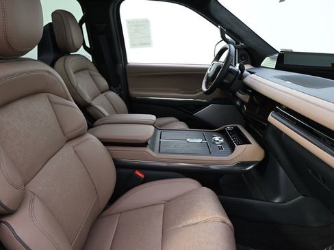 New 2026 Lincoln Navigator Black Label AWD/4WD image 16