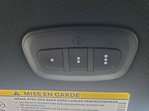Used 2025 Chrysler Pacifica Select FWD image 21