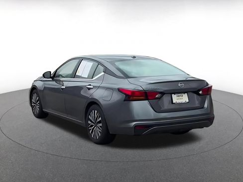 Used 2025 Nissan Altima 2.5 SV FWD image 9