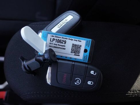 Used 2017 Jeep Renegade Latitude AWD/4WD image 44