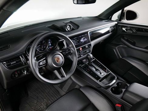 Used 2023 Porsche Macan image 19