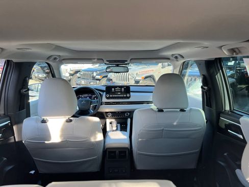 Used 2023 Mitsubishi Outlander SEL image 36
