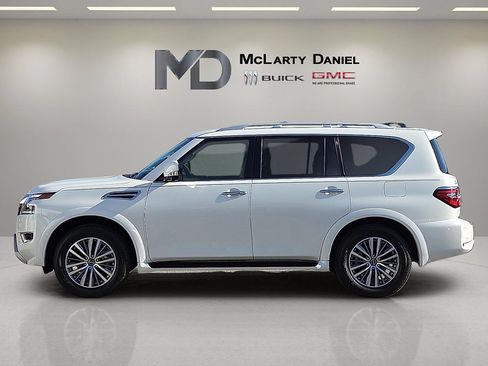 Used 2024 Nissan Armada SL w/ Captain's Chairs Package AWD/4WD image 3