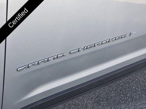 Used 2025 Jeep Grand Cherokee Laredo w/ Luxury Tech Group I image 5