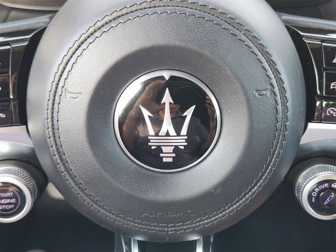 Used 2023 Maserati Grecale Modena image 37