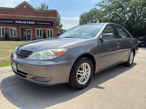 Used 2003 Toyota Camry LE image 2