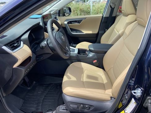 Used 2025 Toyota RAV4 Limited w/ Weather Package AWD/4WD image 14