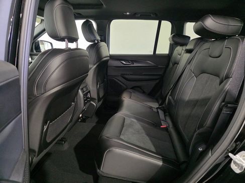 New 2025 Jeep Grand Cherokee Altitude AWD/4WD image 21