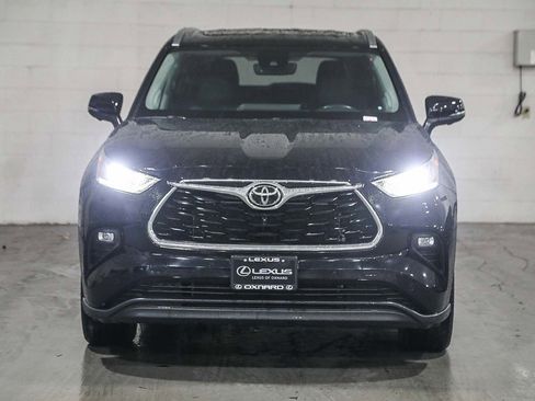 Used 2023 Toyota Highlander Limited image 2