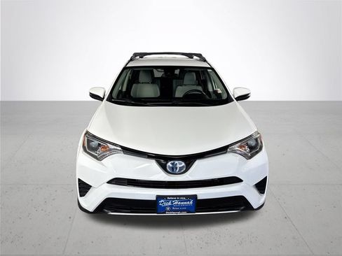Used 2018 Toyota RAV4 LE AWD/4WD image 3