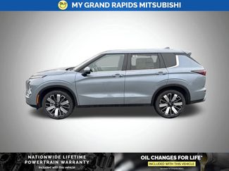 New 2026 Mitsubishi Outlander SE video 4