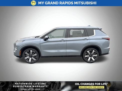 New 2026 Mitsubishi Outlander SE image 4