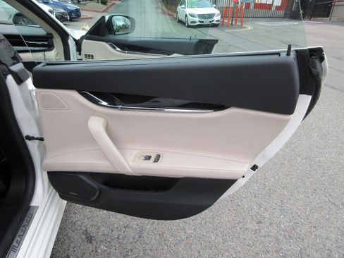 Used 2022 Maserati Quattroporte Modena image 32