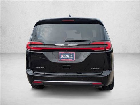 Used 2024 Chrysler Pacifica Limited FWD image 7