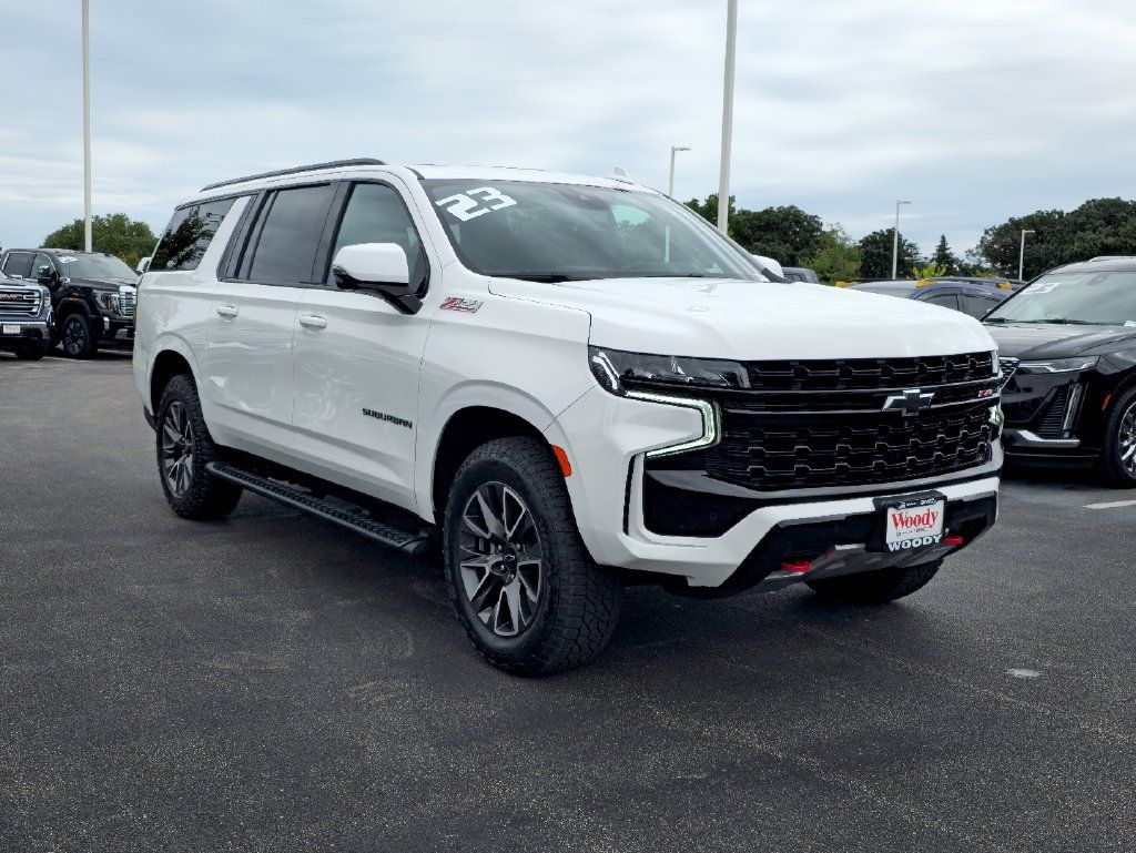 Certified 2023 Chevrolet Suburban Z71 w/ Luxury Package AWD/4WD image 6