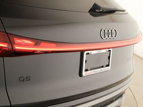 Certified 2025 Audi Q5 Prestige w/ 20" Wheel Package AWD/4WD image 37