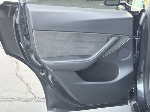 Used 2024 Tesla Model Y image 29