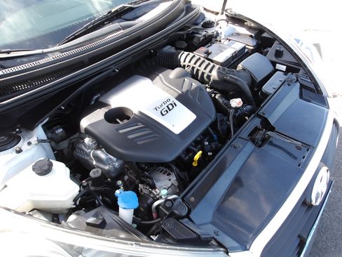 Used 2013 Hyundai Veloster Turbo image 20