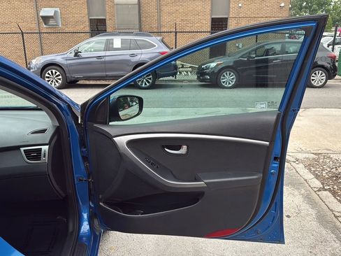 Used 2017 Hyundai Elantra GT FWD image 24