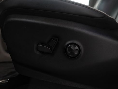 Used 2024 Chrysler Pacifica Limited FWD image 24
