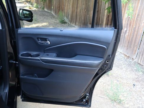 Used 2016 Honda Pilot Touring image 27