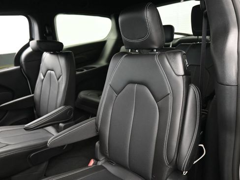 Used 2025 Chrysler Pacifica Select FWD image 26