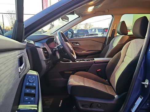 Certified 2023 Nissan Rogue SV image 14