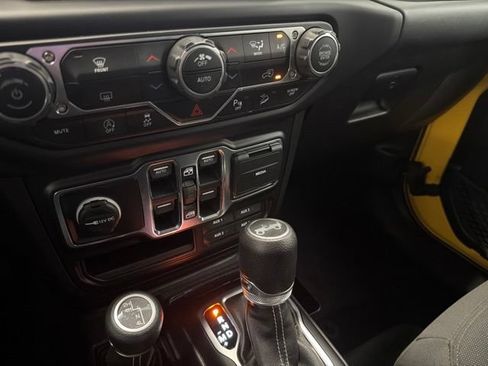 Used 2019 Jeep Wrangler Unlimited Sahara AWD/4WD image 21