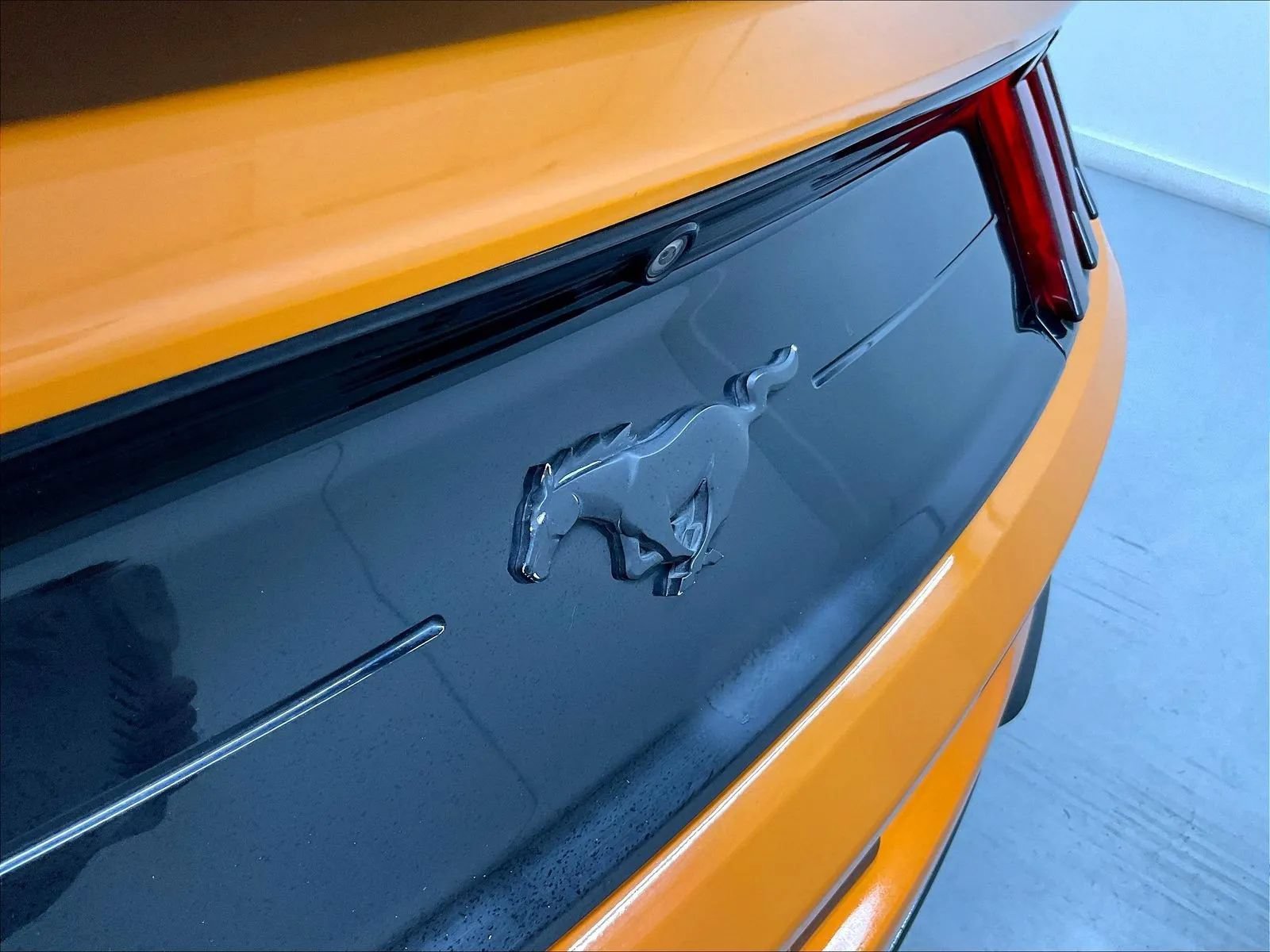 Used 2018 Ford Mustang Coupe RWD image 32
