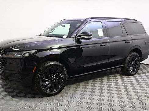 New 2026 Lincoln Navigator Reserve AWD/4WD image 2