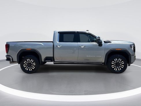 Used 2025 GMC Sierra 2500 Denali Ultimate AWD/4WD image 9