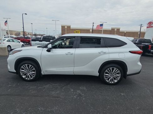 Used 2023 Toyota Highlander Platinum image 6