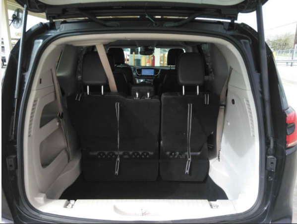 Used 2024 Chrysler Pacifica Touring-L FWD image 11