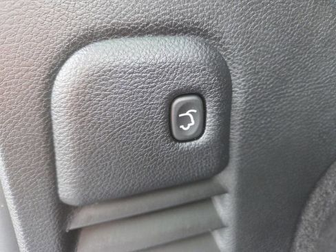 Used 2019 Jeep Grand Cherokee Altitude image 15