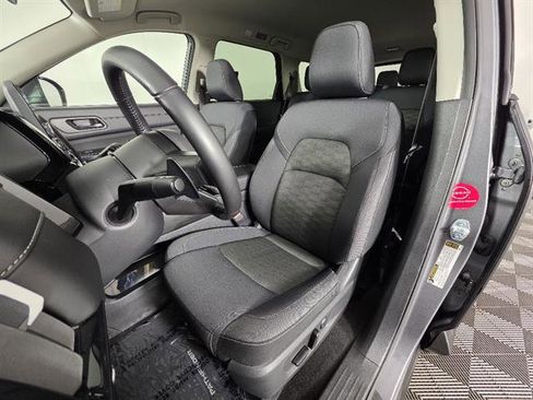 Used 2024 Nissan Pathfinder SV image 31