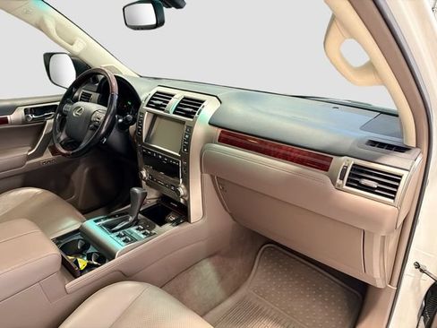 Used 2017 Lexus GX 460 Luxury AWD/4WD image 25