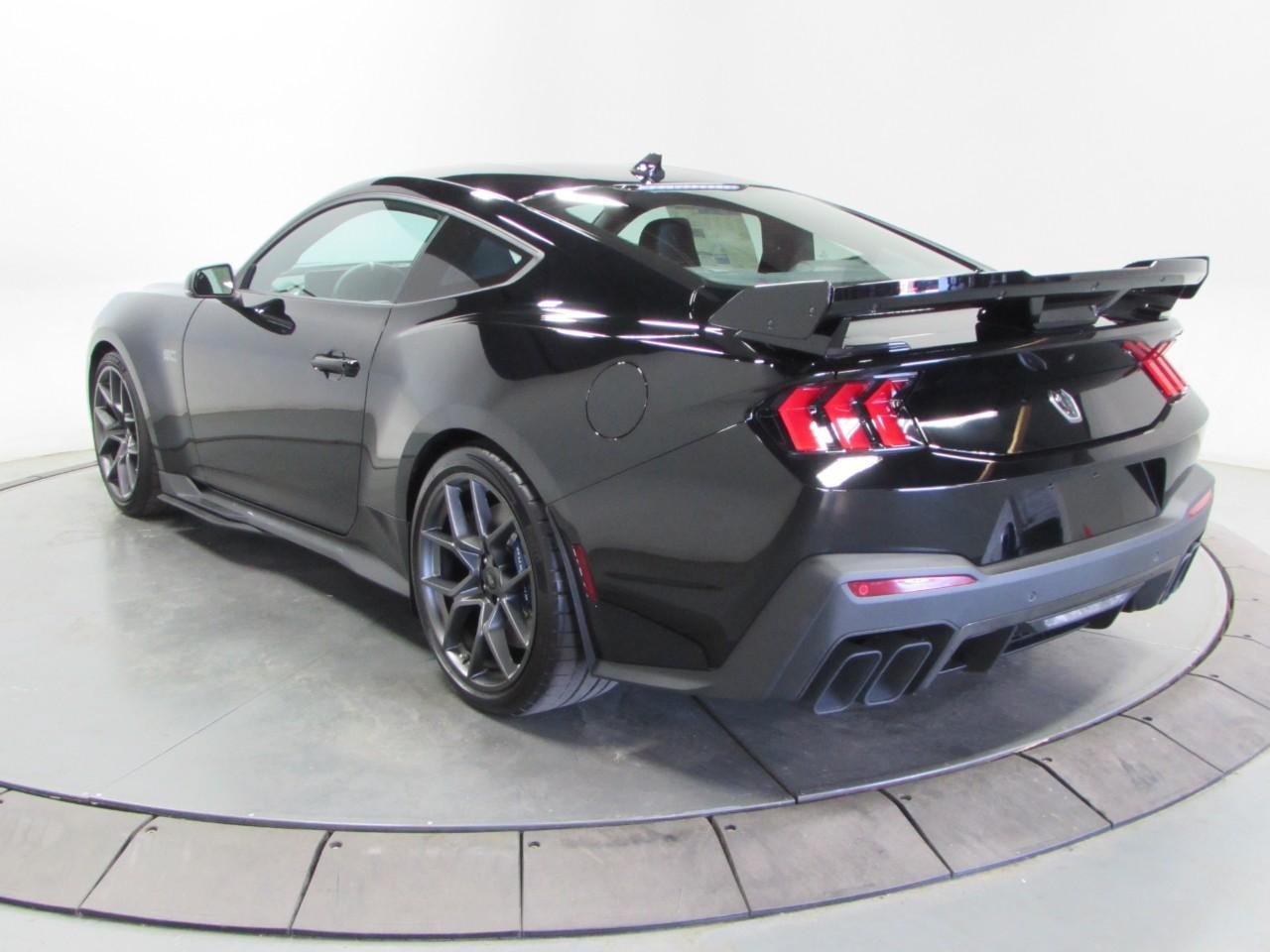 New 2026 Ford Mustang Dark Horse SC w/ Carbon Fiber Exterior Package RWD image 5