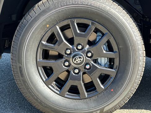 Used 2026 Toyota 4Runner SR5 AWD/4WD image 34