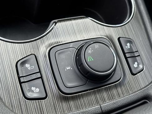 Used 2023 GMC Acadia SLT FWD image 23
