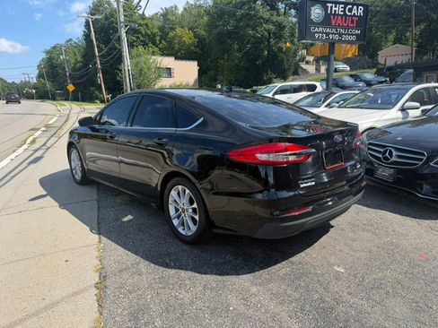 Used 2019 Ford Fusion SE FWD image 4