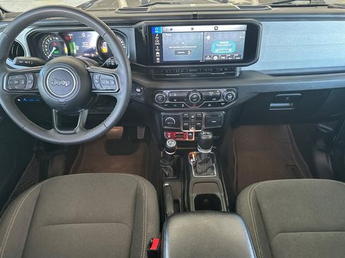 Used 2024 Jeep Wrangler Unlimited AWD/4WD image 12