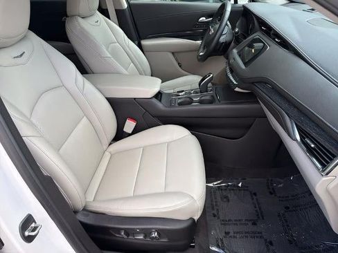 Certified 2023 Cadillac XT4 Premium Luxury FWD image 11